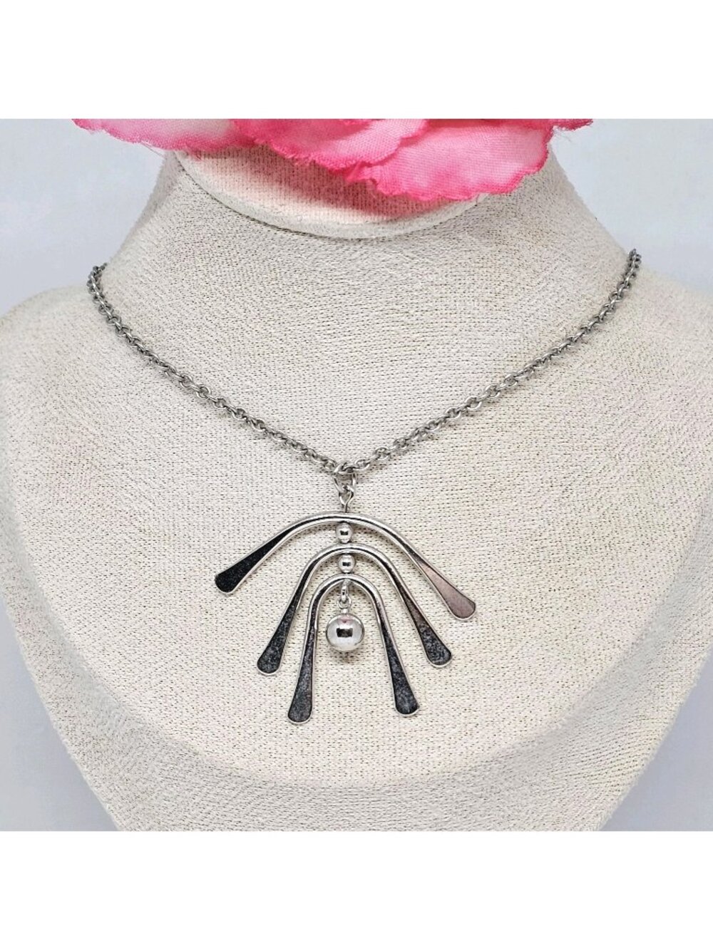 Vintage AVON Modernist Pendant Silver Tone Chain Necklace 70s/80s Choker Jewelry